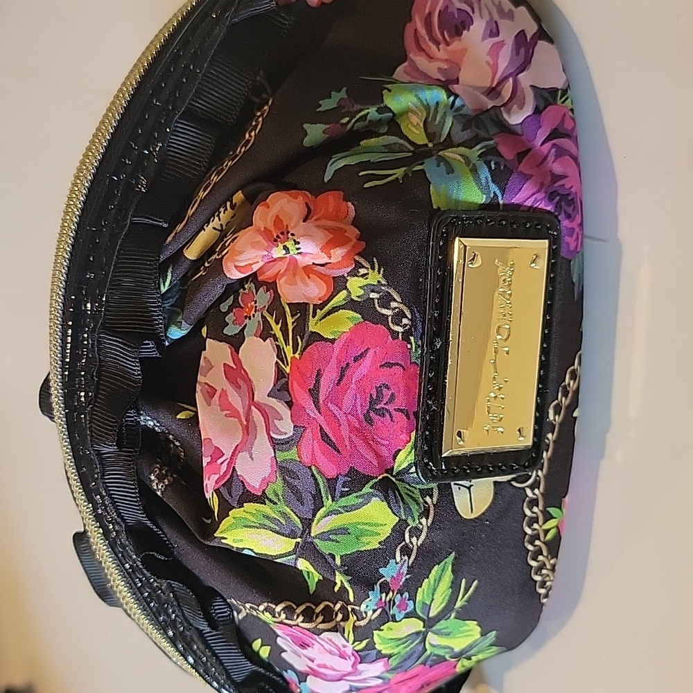 🍃 Betsey Johnson floral pouch makeup bag